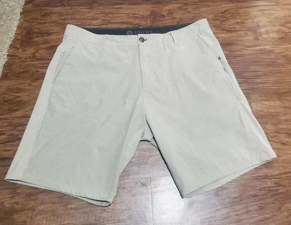 Vuori Mens beige Flat Front Shorts Size - 34 Fit Medium